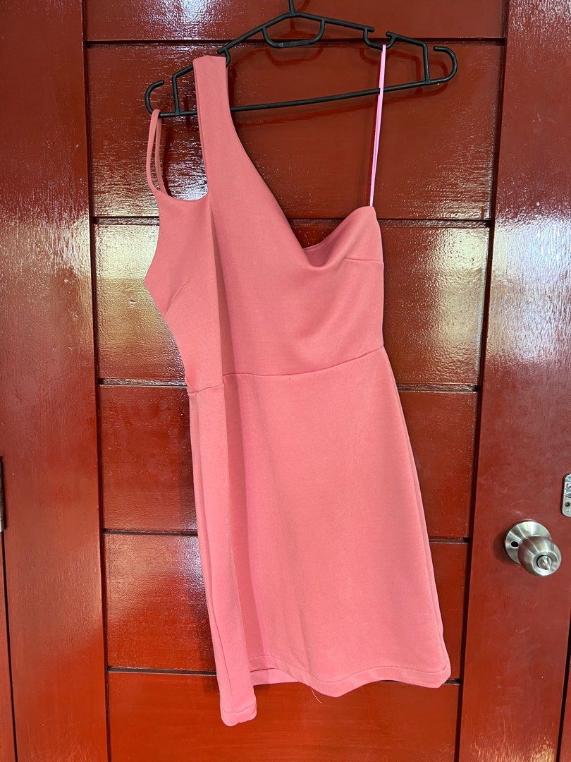 Muted Pink Dress (Category: Dresses) located in Valenzuela. Submitted by declutterclutter_ (Listing ID 1333933303, Image 2). Description: .