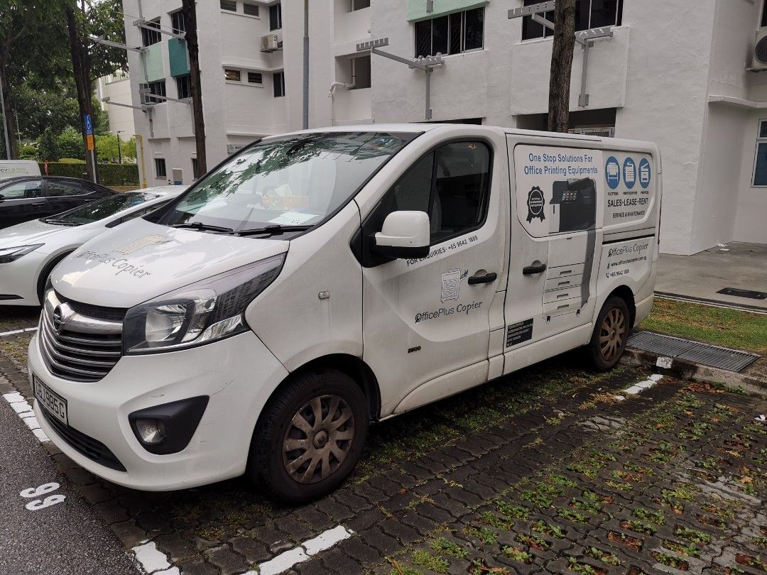 Opel Vivaro 1.6 Manual (Category: Used Commercial Vehicles for Sale) located in Singapore. Submitted by copier_supplies (Listing ID 1333918203, Image 1). Description: direct owner stock unit accident free can arrange for viewing.