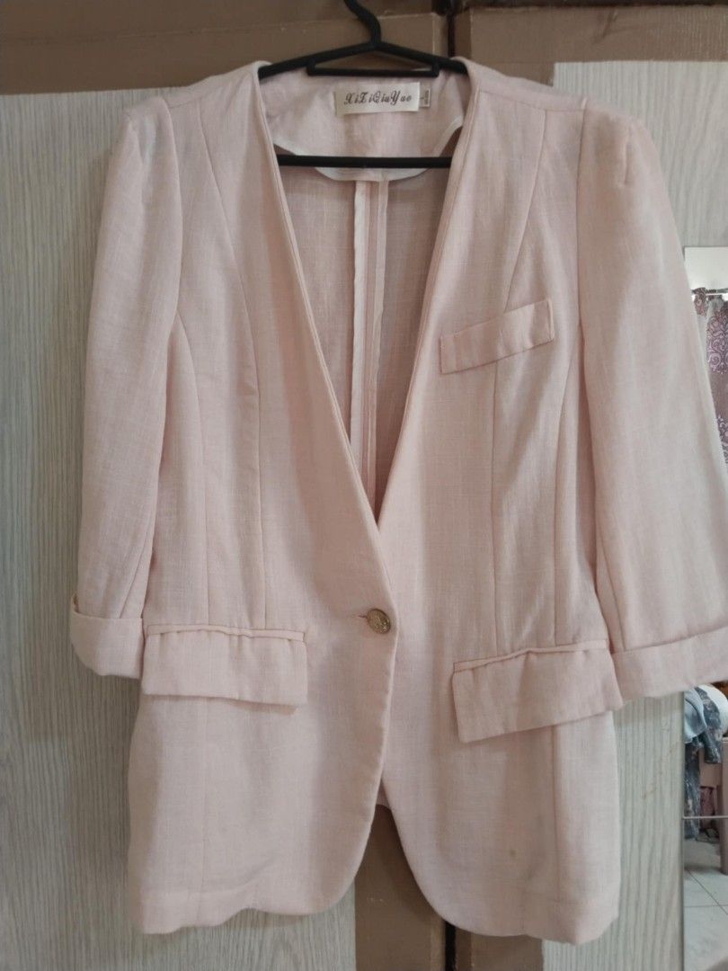 Pink blazer (Category: Coats, Jackets and Outerwear) located in Paranaque City. Submitted by moonbea (Listing ID 1333904225, Image 2). Description: .