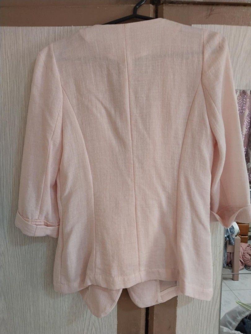 Pink blazer (Category: Coats, Jackets and Outerwear) located in Paranaque City. Submitted by moonbea (Listing ID 1333904225, Image 3). Description: .