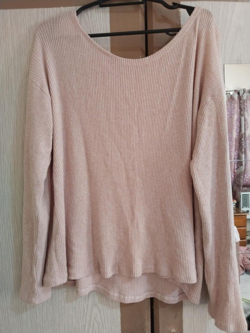 pink pweater (Category: Longsleeves) located in Paranaque City. Submitted by moonbea (Listing ID 1333905221, Image 1). Description: .