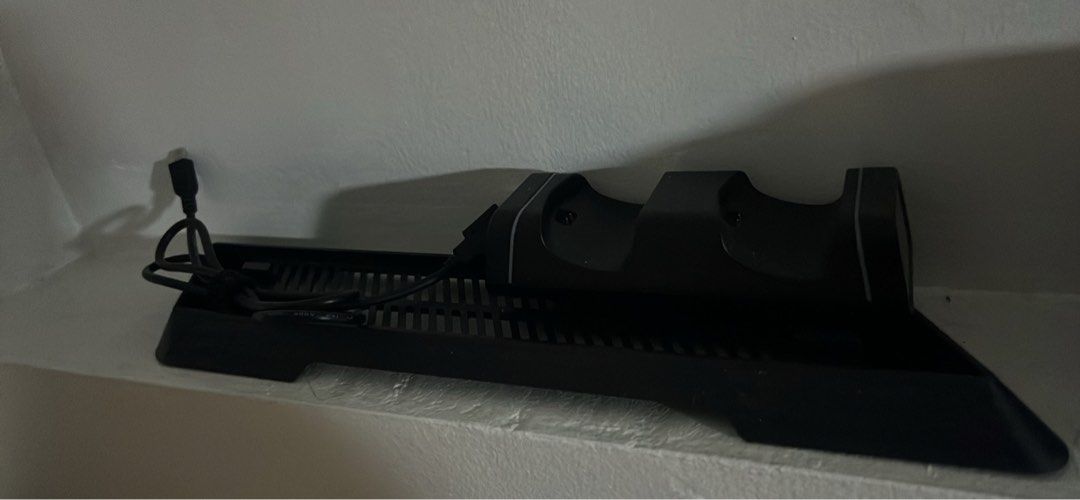 PS4 PRO 1TB w/ 2 Controllers and Docking Station, Video Gaming, Video