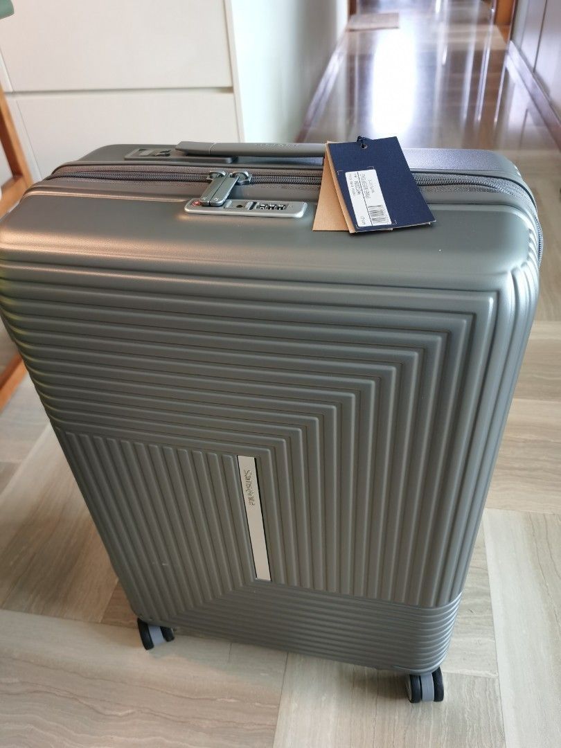 Samsonite prestige 69cm spinner with built-in scale, Hobbies