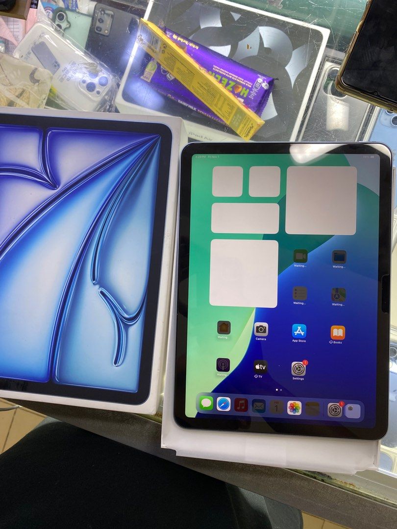 Secondhand iPad Air (6gen) 256gb (Category: iPad) located in Manila. Submitted by orlandotub99548 (Listing ID 1333919713, Image 2). Description: Available iPad Air (6gen) 2 256gb Secondhand green color See pictures for more details pick up point in Greenhills Shopping center 📌weCod door to door 📌we ship nationwide via LBC 📌we accept gcash 📌we accept bank transfer 📌we accept ggives For inquiry contact: 09673157499/09277268323 or visit our sto