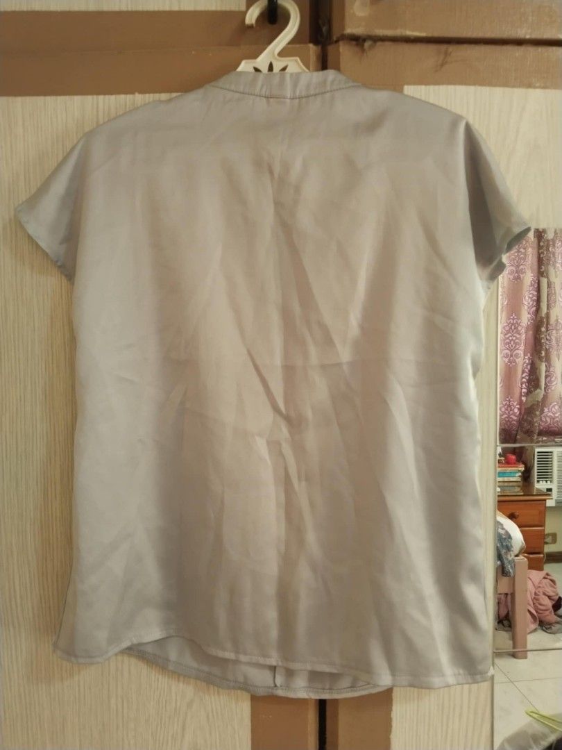 Silk Top (Category: Blouses) located in Paranaque City. Submitted by moonbea (Listing ID 1333904075, Image 3). Description: .