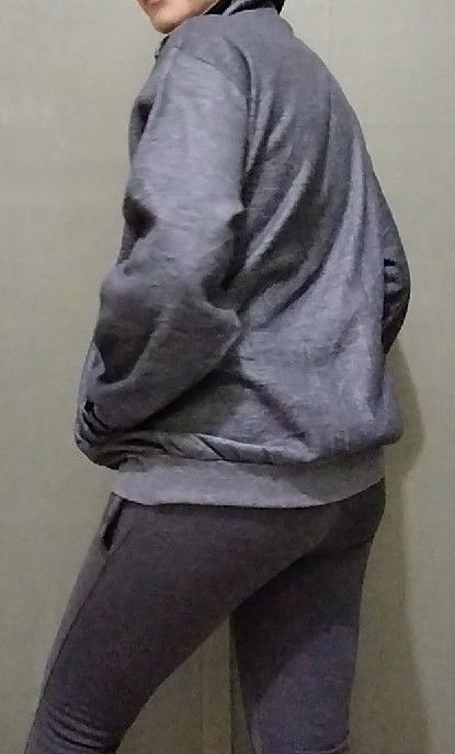Spring/Autumn/ Winter Gray Jacket+ FREE leggings (Category: Coats, Jackets and Outerwear) located in Cebu City. Submitted by laganda (Listing ID 1333885284, Image 3). Description: model size M 5"1'.