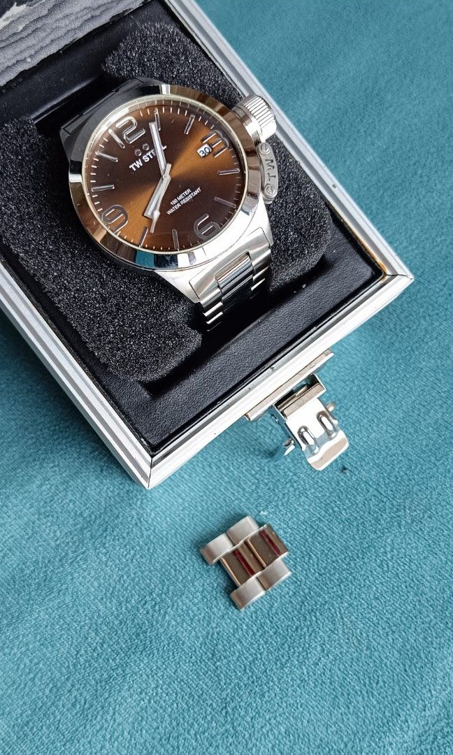 TW Steel CB 21 Men s Fashion Watches Accessories Watches on Carousell