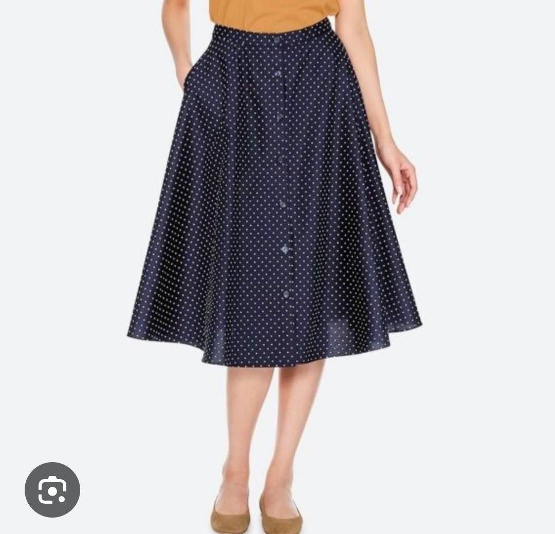 Uniqlo front button circular skirt in polka dot