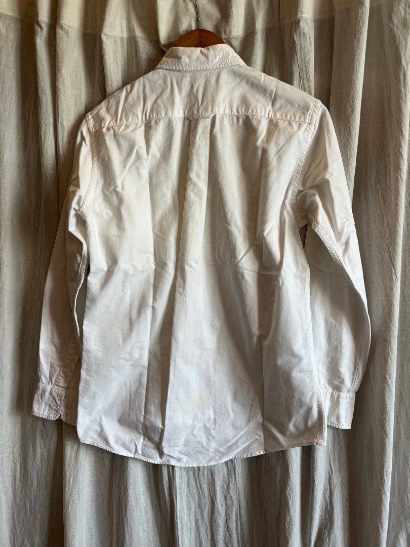 Uniqlo Oxford Longsleeves (Category: Tshirts & Polo Shirts ) located in Pasig City. Submitted by mariatt (Listing ID 1333878746, Image 2). Description: Uniqlo Oxford Long-sleeves Slim fit Stains, but barely noticeable and can be washed Used with care. Please manage expectations. :).