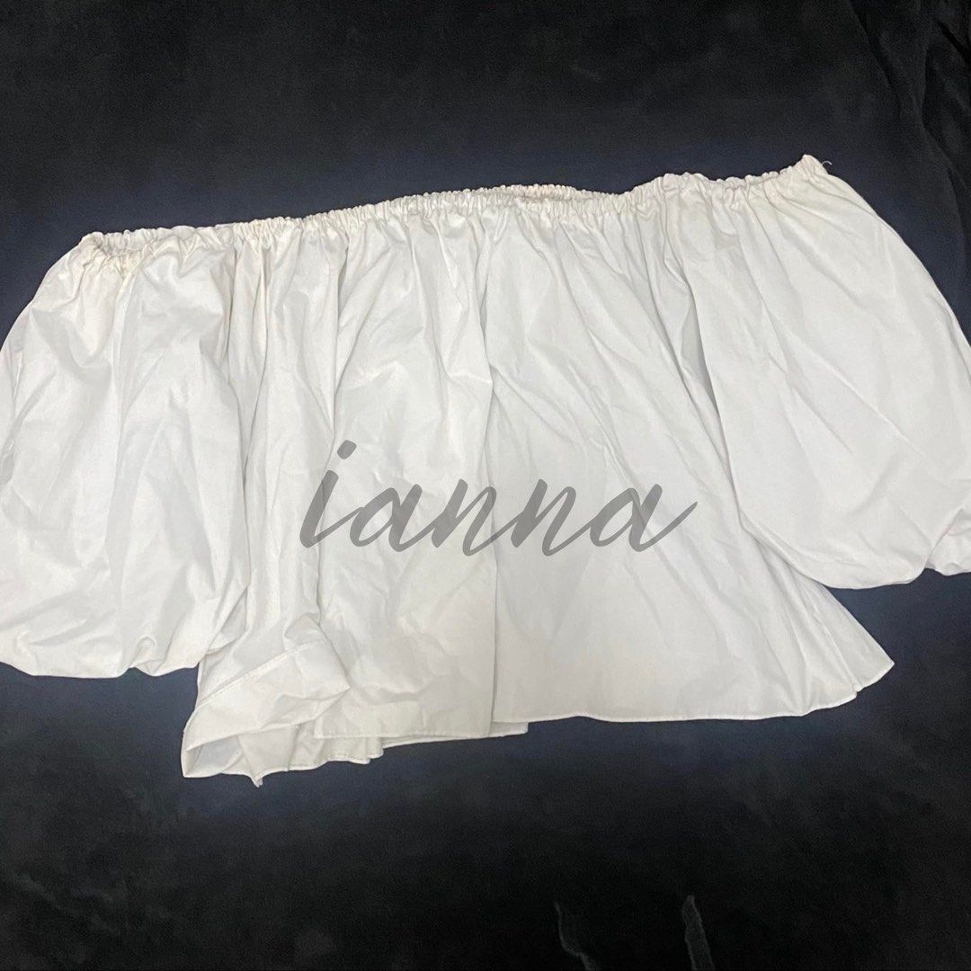 Untagged White Off-shoulder with Mid-length Sleeves (Category: Others Tops) located in Cavite. Submitted by iannav. (Listing ID 1333985183, Image 1). Description: - Size: M - My friend asked me to sell this preloved top of her. Issue: the top is kinda yellowish. - Rfs: Decluttering - I’ll be using used/recycled papers for packaging. - Buyer will shoulder the shipping fee. - MOP: BDO (If you’re using different bank account or digital wallet, you m