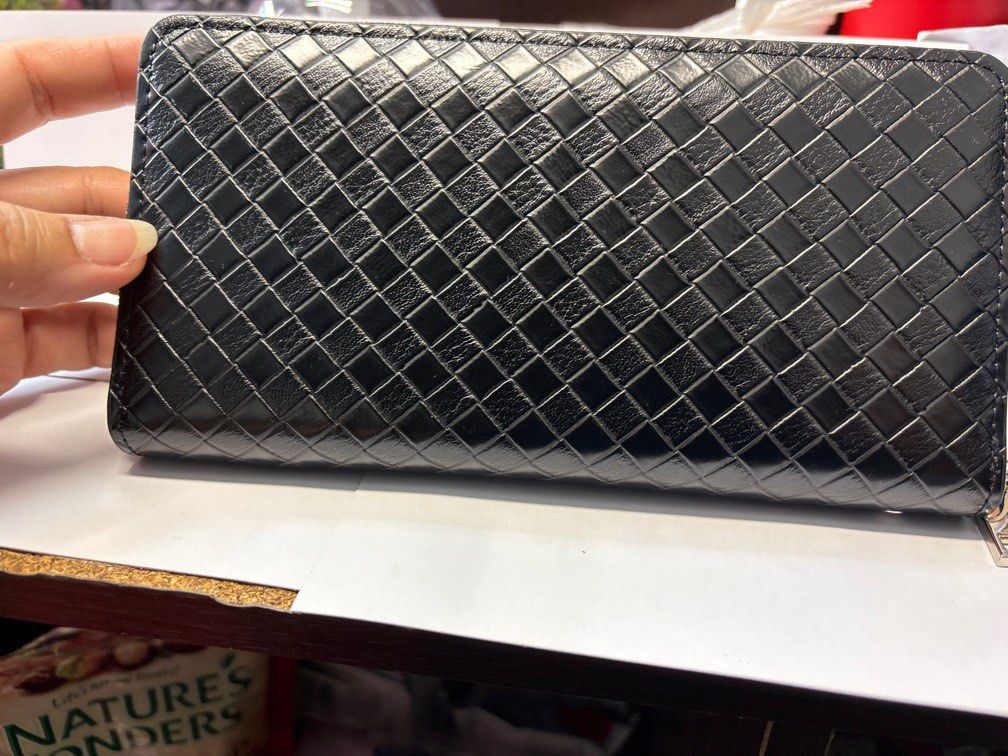 wallet (Category: Wallets & Card Holders) located in Singapore. Submitted by lucy69 (Listing ID 1333895039, Image 3). Description: Semi-leather feels good soft for wholesale also have .