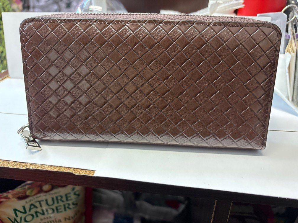 wallet (Category: Wallets & Card Holders) located in Singapore. Submitted by lucy69 (Listing ID 1333895039, Image 4). Description: Semi-leather feels good soft for wholesale also have .