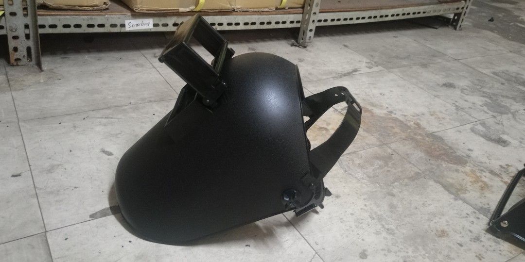 Welding mask Heavy Duty Blue eagle 633P (Category: Construction Tools & Equipment) located in Paranaque City. Submitted by renyshemshardware (Listing ID 1334007216, Image 2). Description: Blue eagle brand welding mask 633P wholesale/retail.