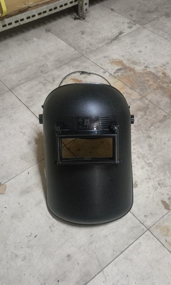 Welding mask Heavy Duty Blue eagle 633P (Category: Construction Tools & Equipment) located in Paranaque City. Submitted by renyshemshardware (Listing ID 1334007216, Image 1). Description: Blue eagle brand welding mask 633P wholesale/retail.