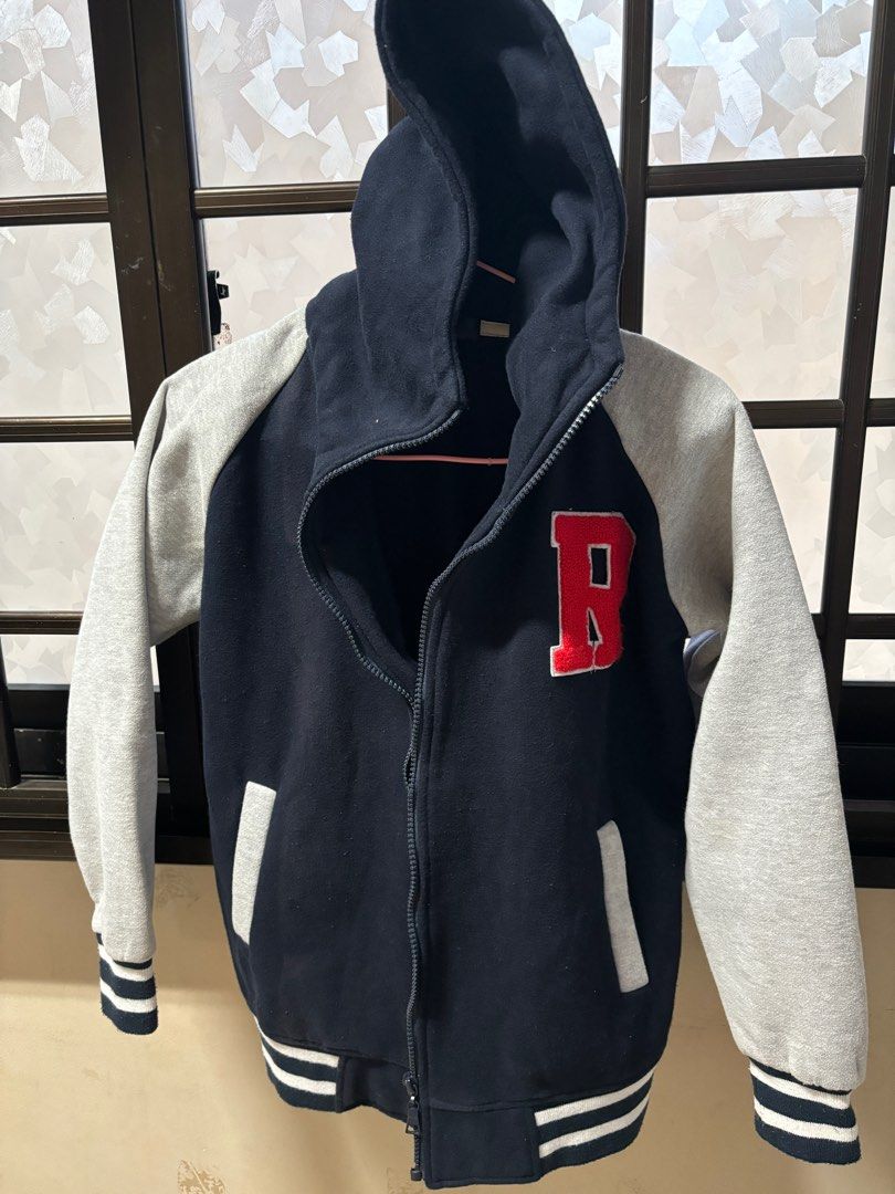 Winter jacket (Category: Coats, Jackets and Outerwear) located in Singapore. Submitted by hllee09 (Listing ID 1333939899, Image 1). Description: .
