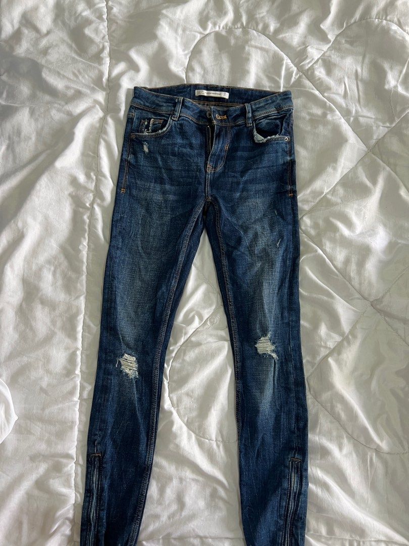Zara Jeans (Category: Jeans) located in Valenzuela. Submitted by declutterclutter_ (Listing ID 1333936239, Image 1). Description: .