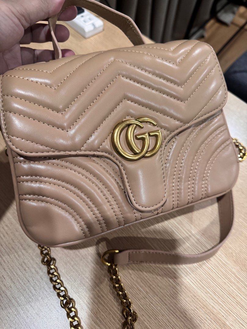 Gucci logo top handle tote store
