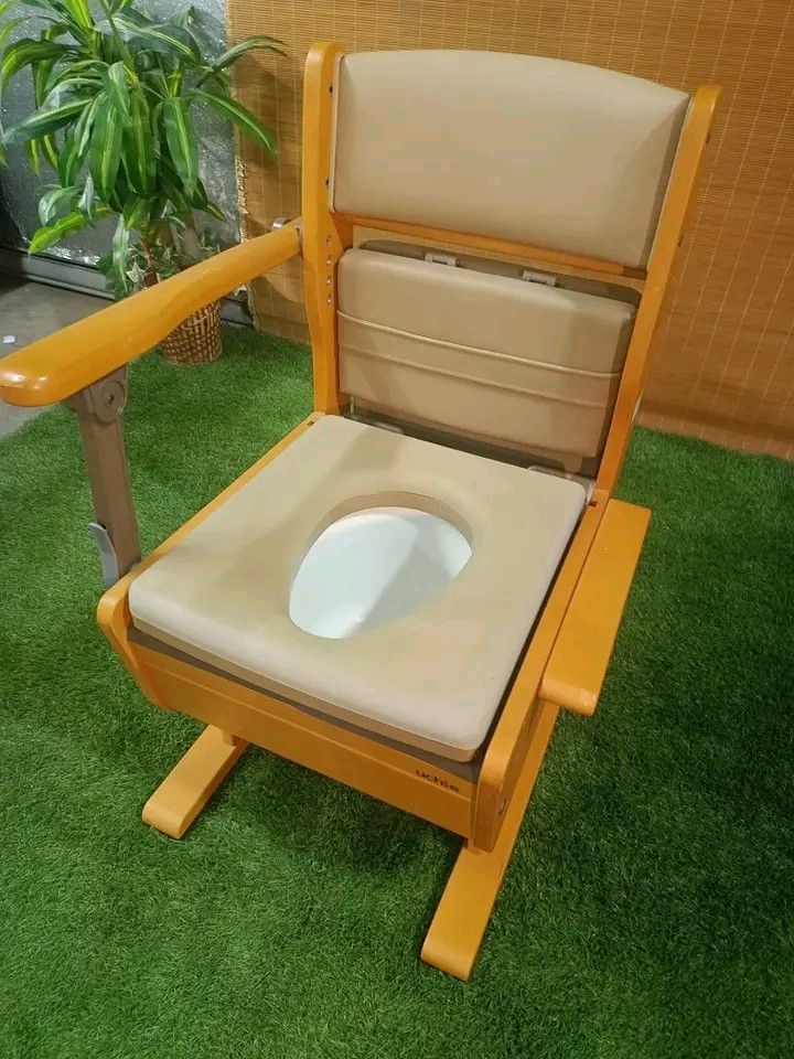 Uchie portable toilet Used ✓ Don't buy a Portable Toilet until