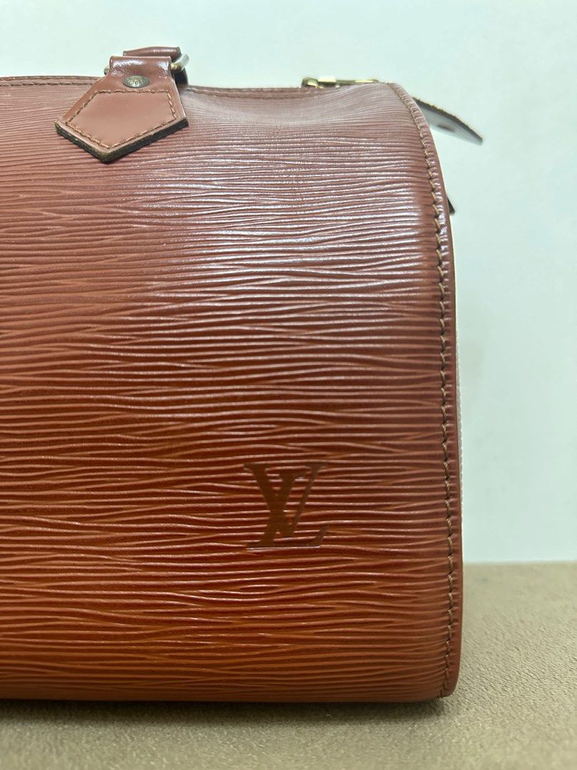 Authentic Louis Vuitton LV speedy size 25 brown epi leather (Category: Luxury Bags & Wallets) located in San Pedro. Submitted by Crue.collection (Listing ID 1335539059, Image 2). Description: AUTHENTIC GENUINE Code: VI0993 Brown epi leather No dust bag no box Bought from Japan Shape is well preserved with solid thick paper backing to hold the shape With organizer No visible damage.