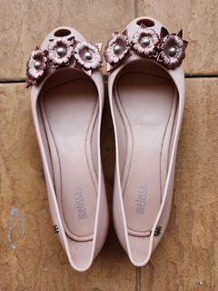 (Category: ) located in . Submitted by ching.preloved (Listing ID 1335556571, Image 1). Description: .