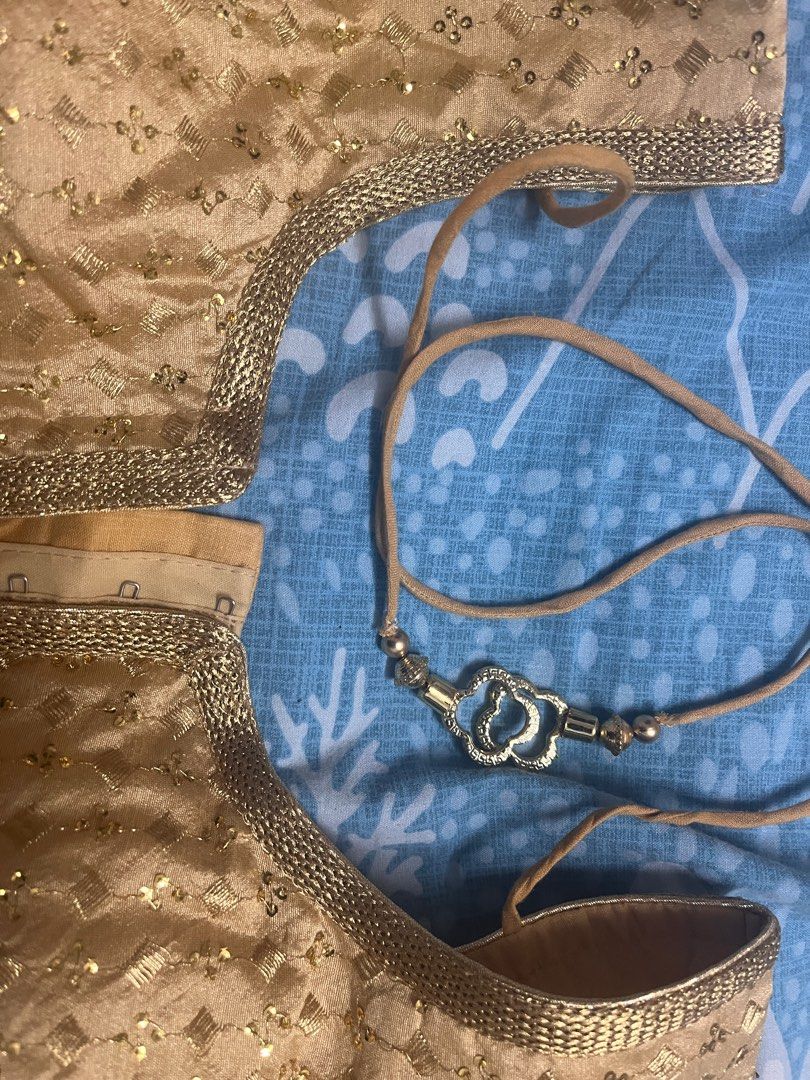 Blouse (Category: Blouses) located in Singapore. Submitted by mehfa (Listing ID 1335459870, Image 3). Description: .