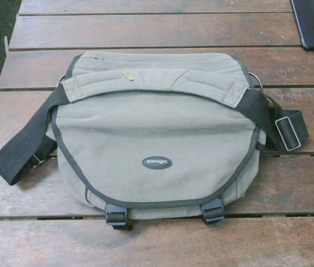 Camera bags ainogirl and nikon (Category: Camera Bags & Carriers) located in Taytay. Submitted by ddxdd (Listing ID 1335422280, Image 1). Description: thick canvass, 10 pockets, size around 9 x 10 x 7.5 inch pede pa ma stretch. set price, in good condition.