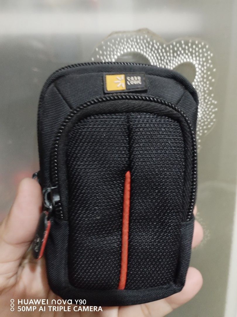 Case Logic Vintage Digital Camera Bag 002 (Category: Camera Bags & Carriers) located in Carmona. Submitted by rpute (Listing ID 1335600863, Image 1). Description: .