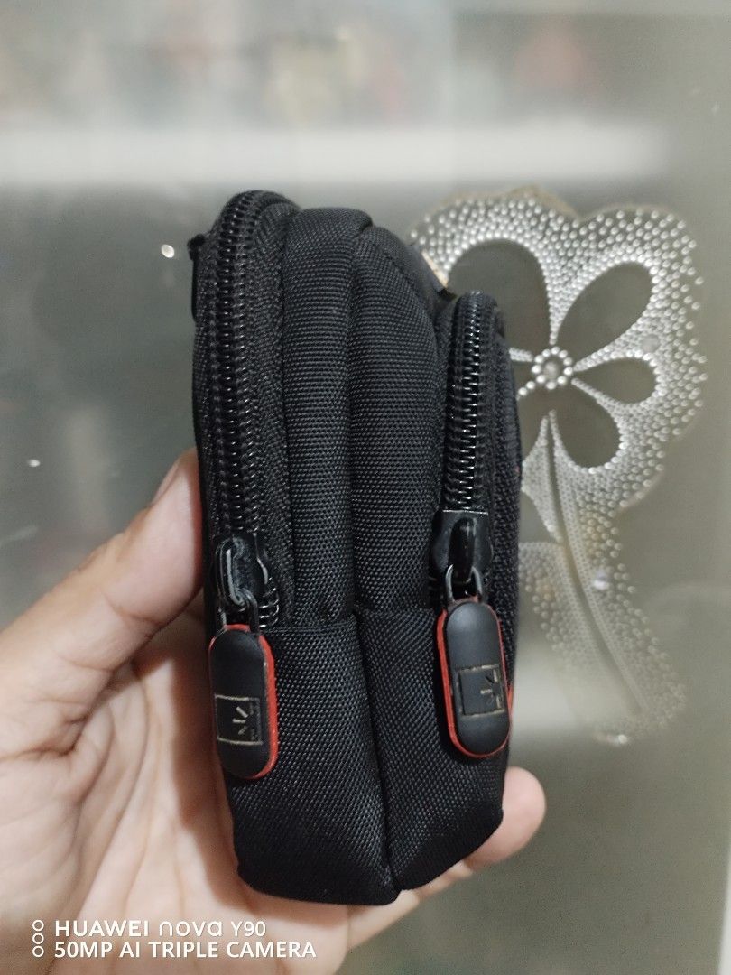 Case Logic Vintage Digital Camera Bag 002 (Category: Camera Bags & Carriers) located in Carmona. Submitted by rpute (Listing ID 1335600863, Image 2). Description: .