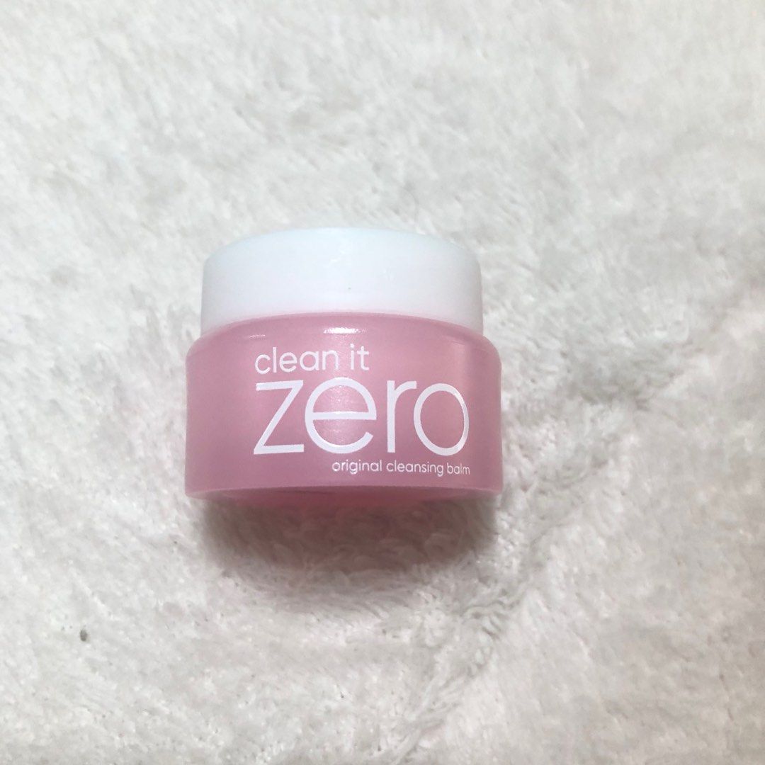 Clean It Zero 7ml (Category: Face Care) located in Mandaue City. Submitted by wyatt_whatevers (Listing ID 1335454065, Image 2). Description: Size: 7 ml Pink - all skin types Purple - sensitive skin Green- acne-prone skin Yellow - dull and dry skin Expiry Date: 2027 Authentic Brand New Unopened.