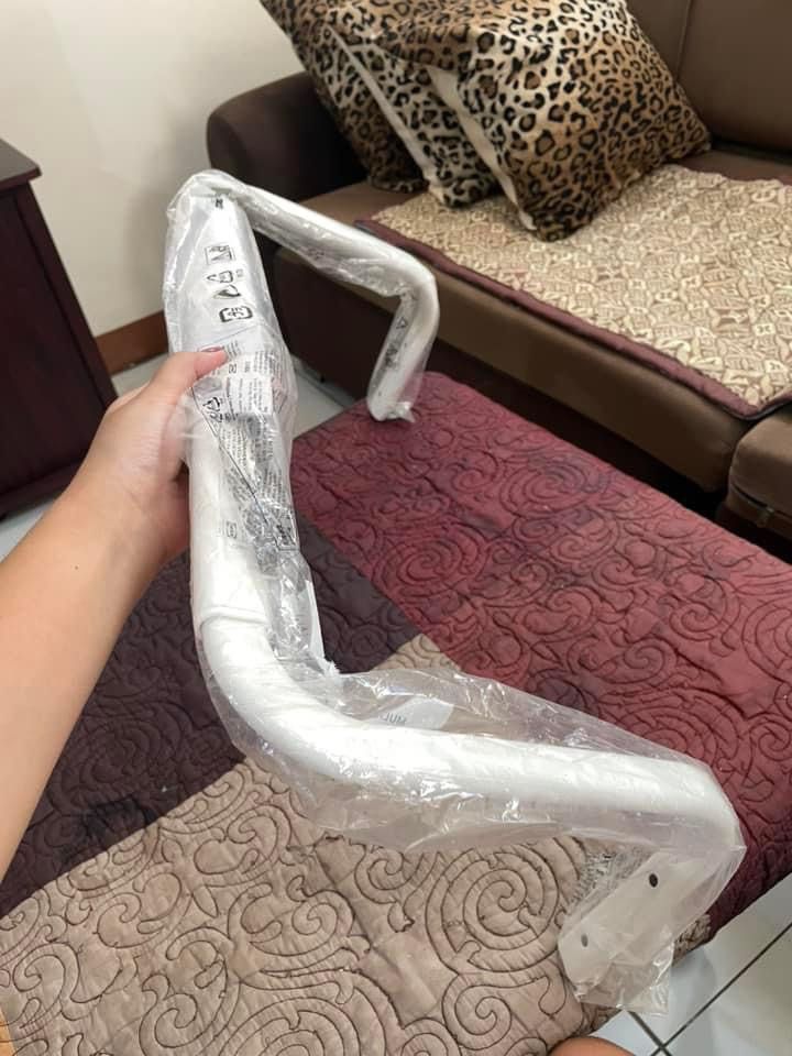 Clothes Bar (Category: Announcements) located in Batangas. Submitted by trish.closet (Listing ID 1335434504, Image 3). Description: Clothes Bar New (1pc) (60cm to 90cm na-aadjust ang haba) Pwede sa shop, pwede rin sa room or restroom. Payment first, No COD Shipping thru J&T.
