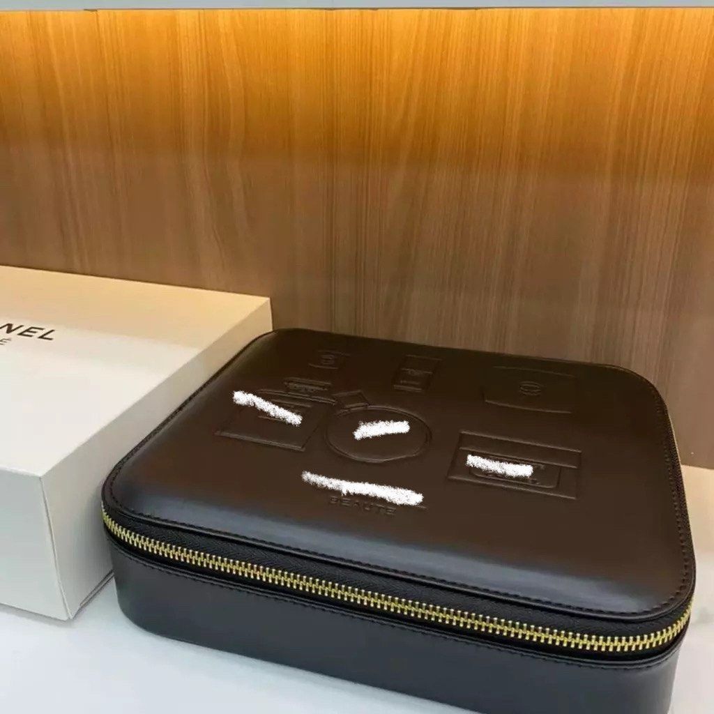 Cosmetic Jewelry Box VIP GIFT (Category: Makeup) located in Bulacan. Submitted by allysalvador11 (Listing ID 1335596208, Image 3). Description: Size: 25x12x6cm Due to manual measurement and different measurement methods, please allow 1-3cm deviation. PREORDER / Required 50% dp for reservation NO RUSH SHIPPING! If in doubt, don’t buy! Pls read before ordering. Actual pic posted All prices are fixed. No haggling Strictly PAYMENT FIRST & Shipping on