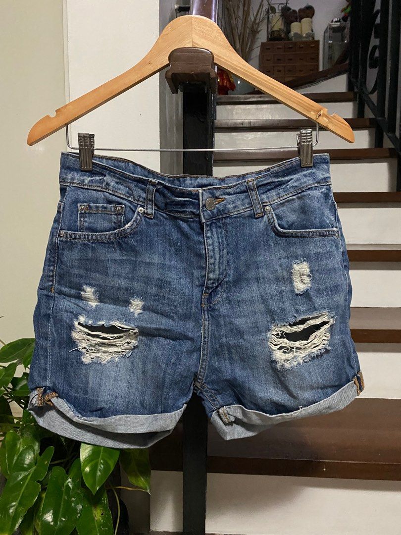 Denim shorts (Category: Shorts) located in Quezon City. Submitted by jujoo (Listing ID 1335535788, Image 1). Description: .