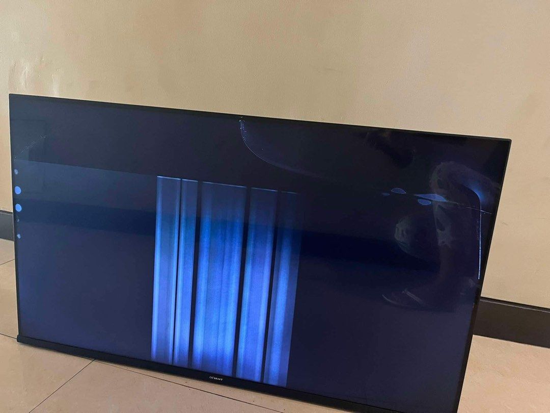 Devant (Category: TV Parts & Accessories) located in Manila. Submitted by macagen (Listing ID 1335422984, Image 3). Description: Tv screen broken.