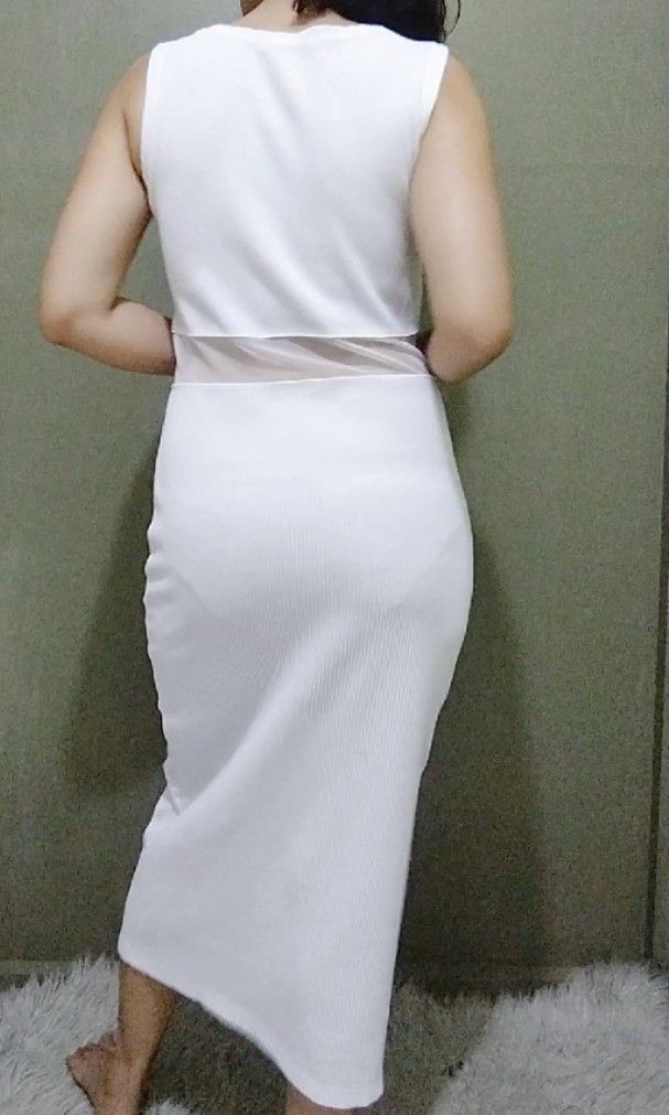 Fitted Ribbed White Dress (Category: Dresses) located in Cebu City. Submitted by laganda (Listing ID 1335564734, Image 2). Description: stretchy fits S-M (bust 32"-38" Waist 30"-36" length 46") model size is M, 5"2' in height.