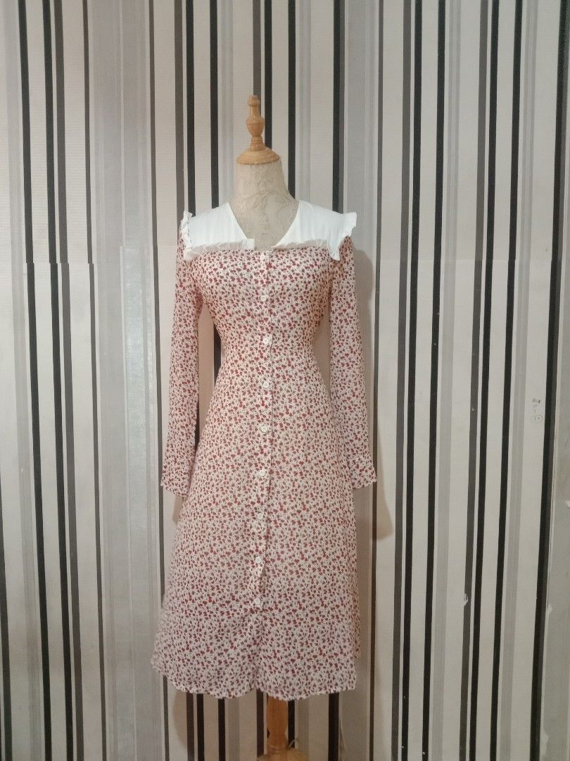 Floral dress (Category: Dresses) located in Kota Kinabalu. Submitted by redrose.closet (Listing ID 1335444235, Image 1). Description: .