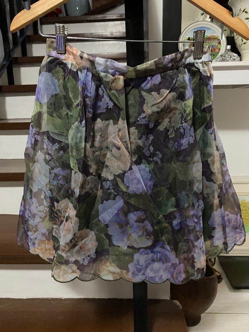 Floral skirt (Category: Skirts) located in Quezon City. Submitted by jujoo (Listing ID 1335535554, Image 2). Description: XS to S.