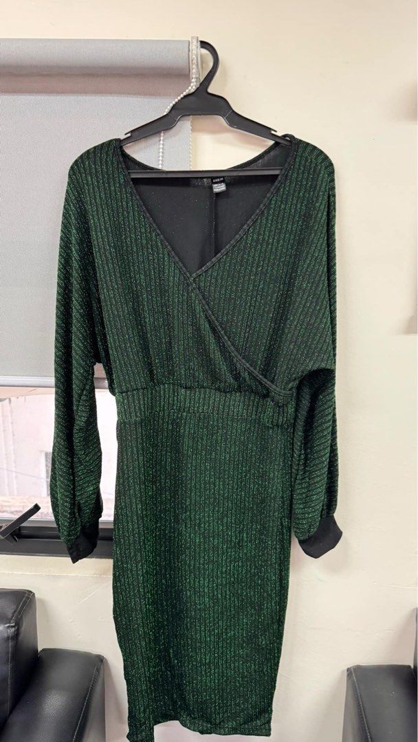 Green Christmas dress- large (Category: Dresses) located in Manila. Submitted by pdee11 (Listing ID 1335499671, Image 2). Description: Shein Green Christmas dress- large.