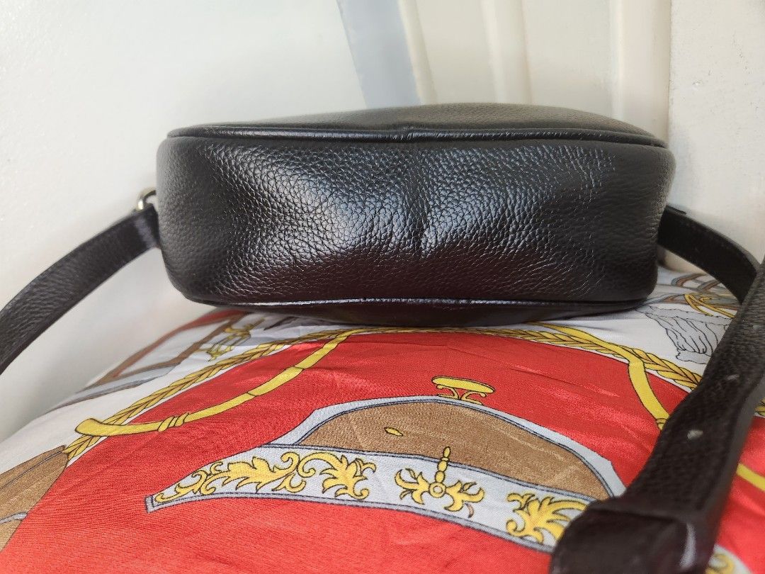 GUCCI SOHO leather SLING CAMERA BAG (Category: Luxury Bags & Wallets) located in Taguig. Submitted by starbucksph (Listing ID 1335456440, Image 3). Description: GUCCI SOHO leather SLING CAMERA BAG coded with QR code #labusell.
