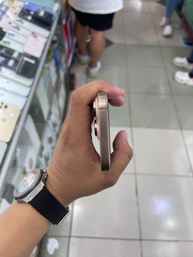 IPHONE 16 PRO 256GB 100BH DUAL SIM OPENLINE NO ISSUE (Category: iPhone 16 Series) located in Manila. Submitted by mrkim_gadget (Listing ID 1335546882, Image 3). Description: Onhand| IPHONE 16 PRO •256GB •Openline Dual Sim •99% Smooth •Never been Repaired •No Hidden Issues •Can Reset Anytime •Test to Sawa •NOT Refurb •Unli 3utools INCLUSION CLEAR CASE CHARGER TEMPERD •Mode of payment •Cash •Gcash •Bank Transfer We Open for COD (INYO PO SF) Pick-Up