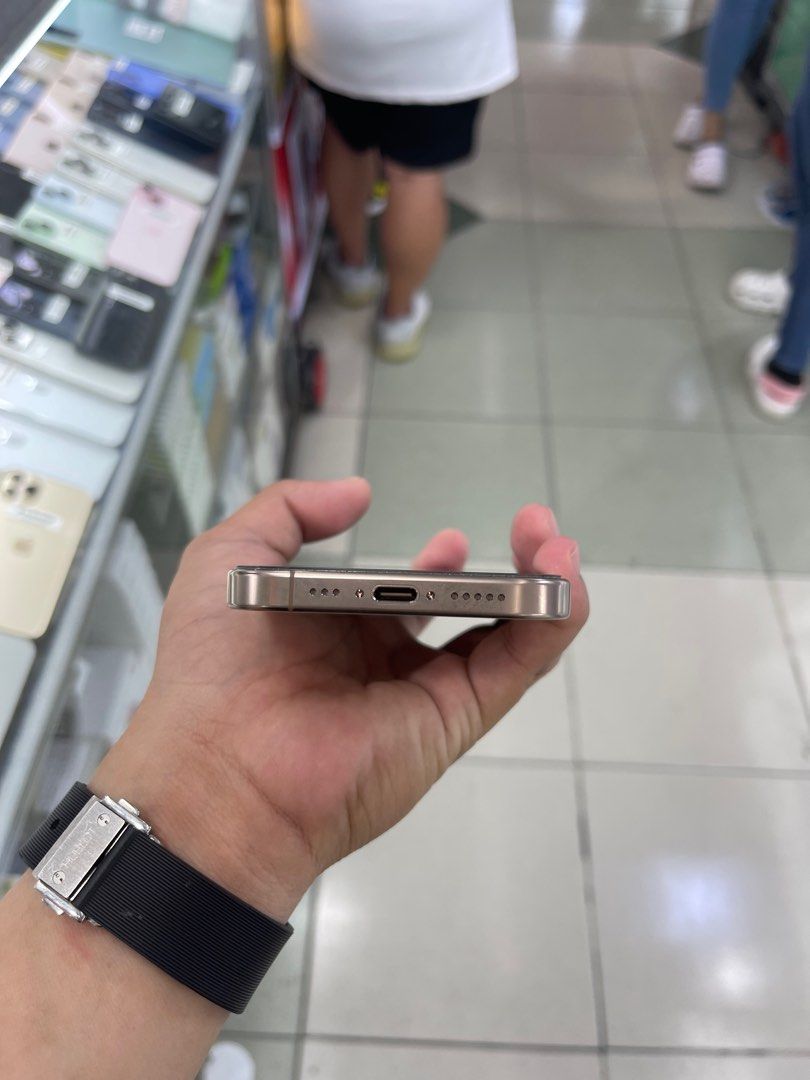 IPHONE 16 PRO 256GB 100BH DUAL SIM OPENLINE NO ISSUE (Category: iPhone 16 Series) located in Manila. Submitted by mrkim_gadget (Listing ID 1335546882, Image 2). Description: Onhand| IPHONE 16 PRO •256GB •Openline Dual Sim •99% Smooth •Never been Repaired •No Hidden Issues •Can Reset Anytime •Test to Sawa •NOT Refurb •Unli 3utools INCLUSION CLEAR CASE CHARGER TEMPERD •Mode of payment •Cash •Gcash •Bank Transfer We Open for COD (INYO PO SF) Pick-Up