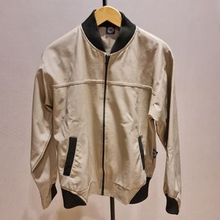 (Kategori: ) berada di . Dikirim oleh bk_bongkarlemari (ID iklan 1335520057, Gambar 1). Deskripsi: .