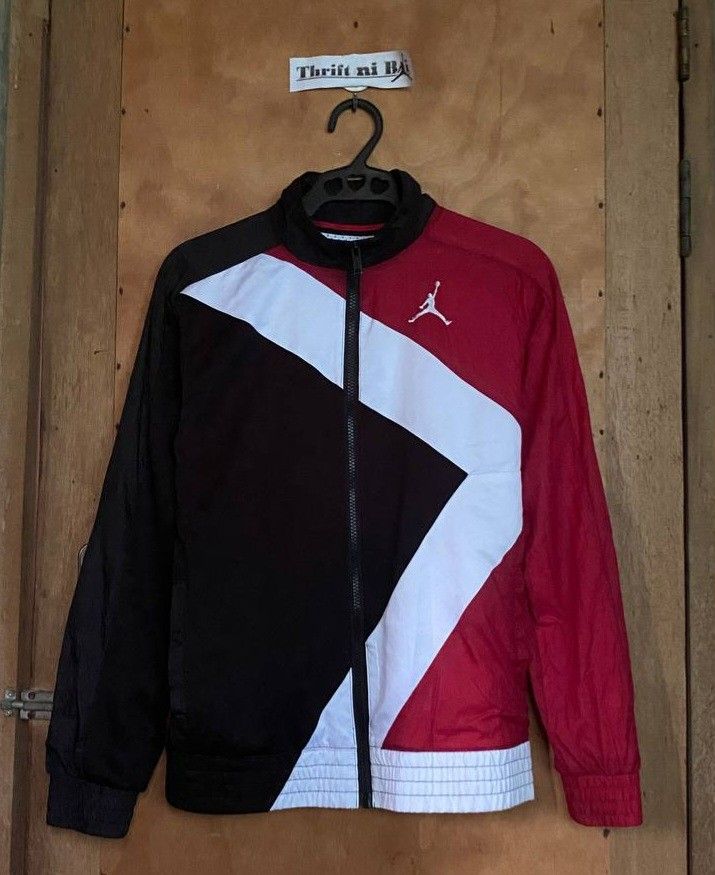 Jordan Diamond Windbreaker Men s Fashion Coats Jackets and Outerwear on Carousell