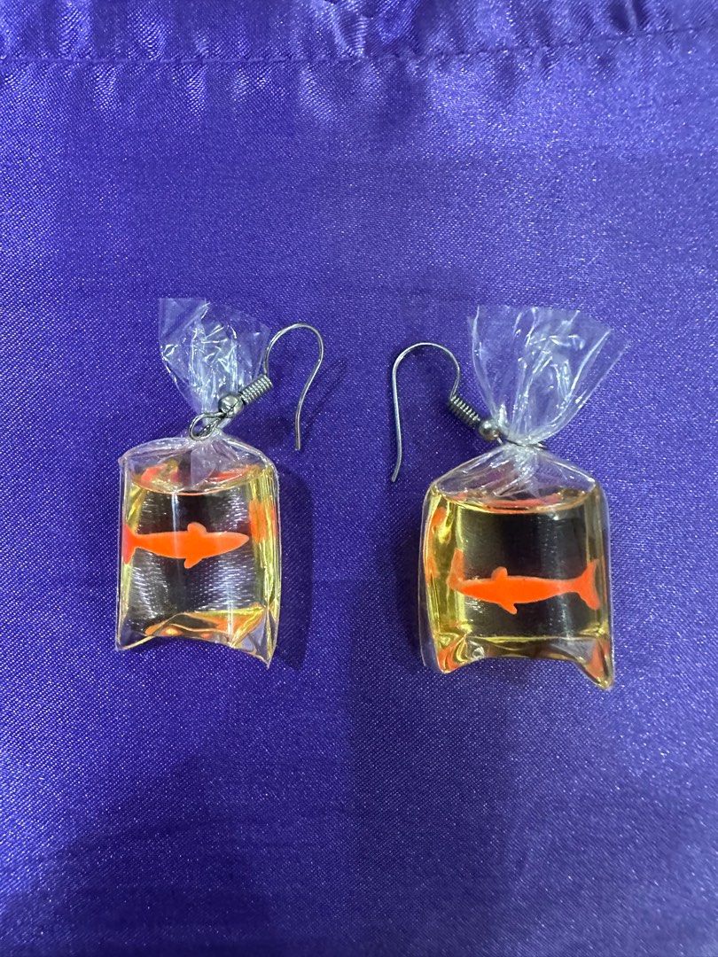 Very earrings top