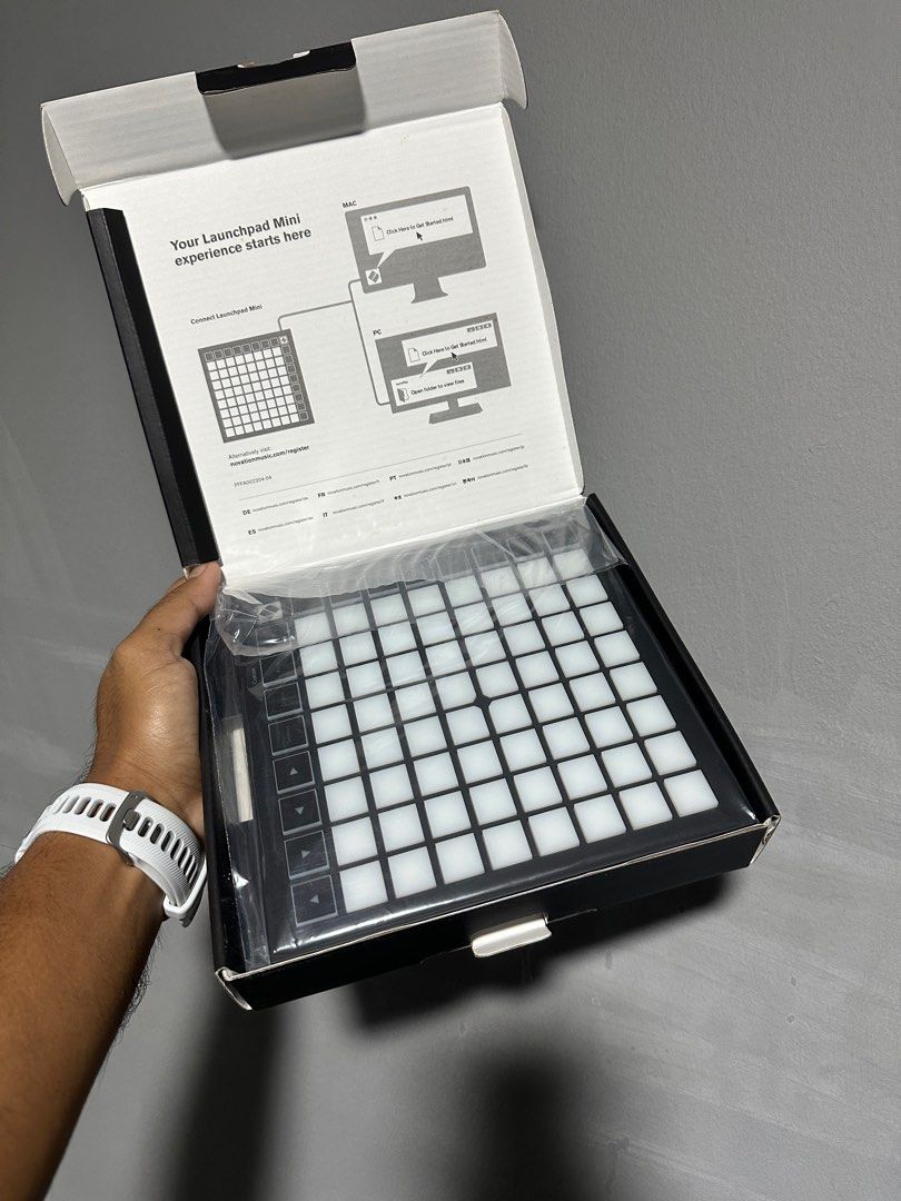 Launchpad Mini (Category: Musical Instruments) located in Singapore. Submitted by benafflicted (Listing ID 1335518982, Image 2). Description: .