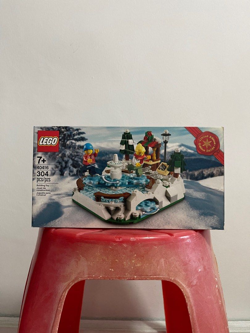 LEGO 40416 Ice Skating Rink (Retired Gift with Purchase), Hobbies