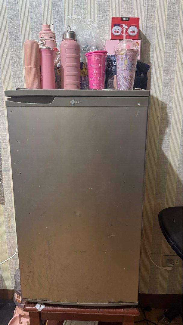 LG PERSONAL REF (DEFECTIVE) (Category: Other Kitchen Appliances) located in Manila. Submitted by ezrahfayep48251 (Listing ID 1335599197, Image 3). Description: LF: Seller who buys defective ref Name your price. Issue: Hole in freezer.