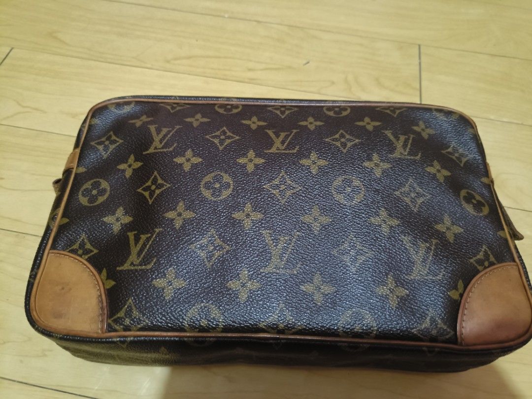 LV Clutch bag (Category: Luxury Bags & Wallets) located in Manila. Submitted by margie_01 (Listing ID 1335480416, Image 3). Description: I bought this in Japan a few years back but I rarely used it. :( please adopt me..