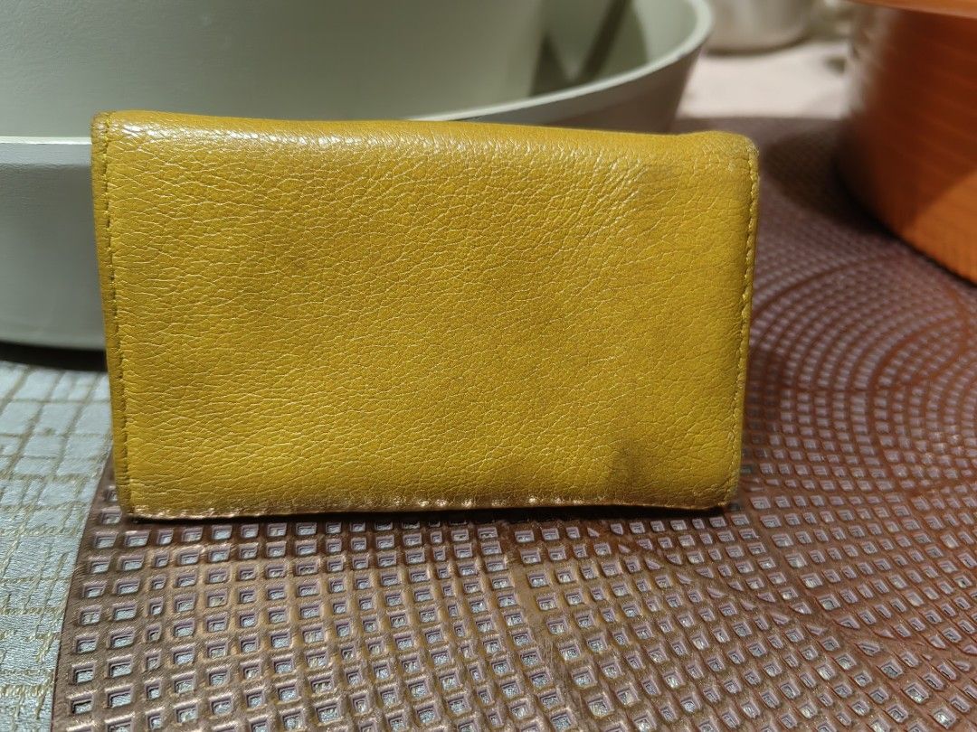 Miu miu (Category: Luxury Bags & Wallets) located in San Pedro. Submitted by charlie0603 (Listing ID 1335430546, Image 2). Description: Still gold hardwares.