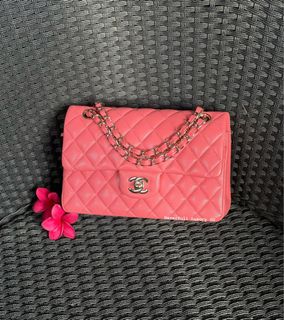 (Category: ) located in . Submitted by neverfull_luxury_bag (Listing ID 1335439445, Image 1). Description: .