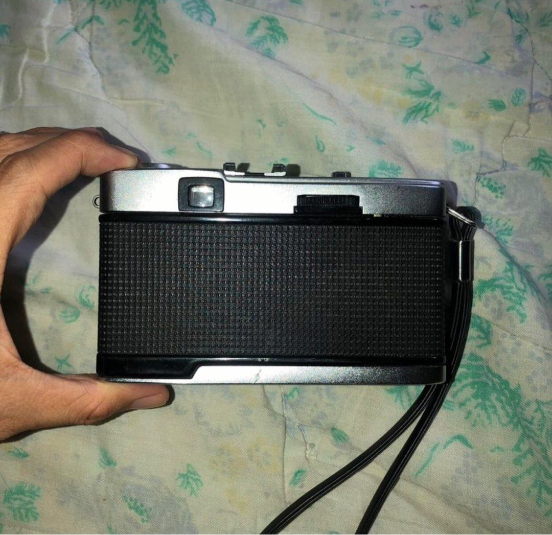 Olympus Trip 35 film camera (Category: Cameras) located in San Mateo. Submitted by binchichi (Listing ID 1335545018, Image 3). Description: bought this here on carousell but i only used this once. this camera is good but manual film cams are not for me 🥲 issue: the lens are loose. need repair sample photos are attached.